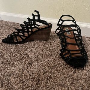 Steve Madden Wedges Womens 9.5M Black Strappy Wedge Heel Open Toe Adjust Buckle.